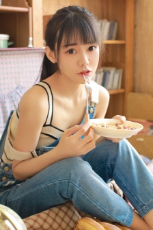 白袜子女孩